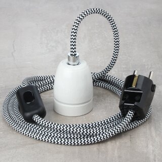 Textilkabel Schwarz-Weiß Zick-Zack Muster mit E27 Porzellanfassung Schnurschalter und Schutzkontakt-Stecker schwarz