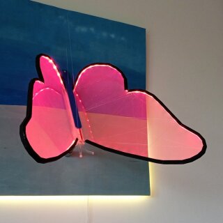 LED-Lichtplastik Motiv Schmetterling aus Acrylglas und Holz 750×750×300mm Künstler Rainer Schubert