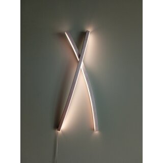 LED-Lichtplastik Motiv X aus Acrylglas und Aluminium 770×250×60mm Künstler Rainer Schubert