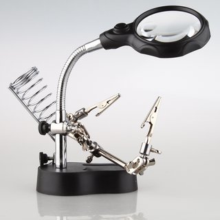 Helfende dritte Hand mit Lupe und LED Licht