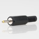 DC Stecker Kunststoff 2.4mm AD 0,7mm ID mit Knickschutz